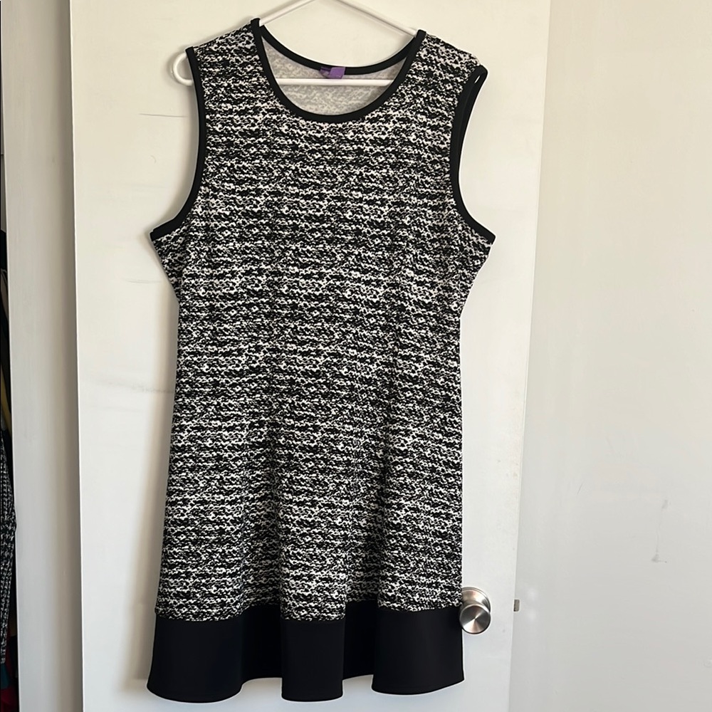 Chic Black and White Sleeveless Dress